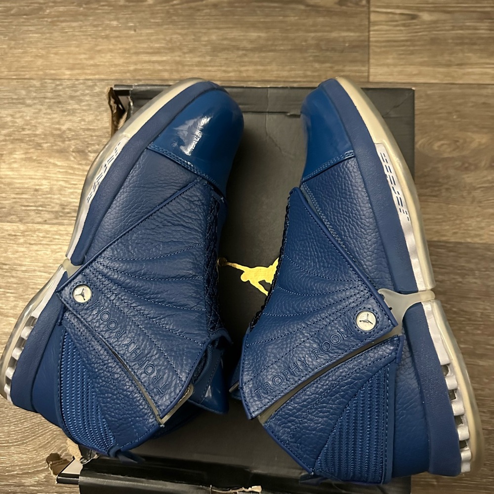 Nike Air Jordan Retro 16 Trophy Room